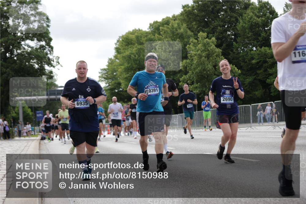 29.06.2025 - hella hamburg halbmarathon Jannik Wohlers http://msf.ph/oto/8150988 29.06.2025 10:14:26 Lombardsbrücke 1071, 1379, 1575, 1728, 2046, 2601, 2690, 3025, 3454, 3691, 4641, 5191, 5608, 5981, 6935, 7195, 7439, 8055, 8239, 8522, 8563, 8755, 8854, 9173, 9556, 9663, 9709, 10391, 10717, 10963, 11611, 11643, 12901, 13212, 13366, 13386, 13393, 13673, 13674, 14015, 14195, 14452, 14497, 14999, 15048, 15700, 16287, 16288, 16776, 17296, 17453, 17708, 17847, 18015, 18176 meine-sportfotos.de