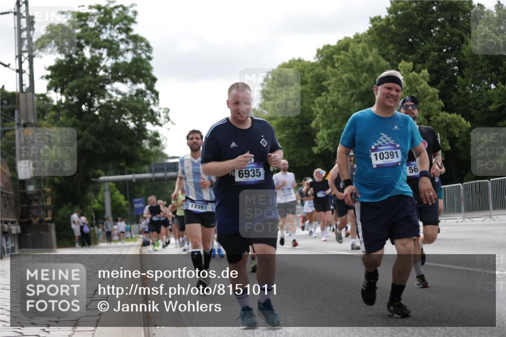 29.06.2025 - hella hamburg halbmarathon Jannik Wohlers http://msf.ph/oto/8151011 29.06.2025 10:14:27 Lombardsbrücke 1071, 1379, 1575, 2046, 2140, 2601, 2690, 3025, 3454, 3507, 3509, 3691, 4641, 5191, 5608, 5800, 5981, 6181, 6248, 6935, 7195, 7439, 8055, 8239, 8522, 8563, 8755, 8854, 9173, 9556, 9663, 9709, 9911, 10391, 10717, 10963, 11611, 11643, 13212, 13366, 13386, 13393, 13673, 13674, 14015, 14195, 14452, 14497, 14999, 15048, 15700, 16208, 16776, 17296, 17453, 17708, 17847, 18015, 18176 meine-sportfotos.de