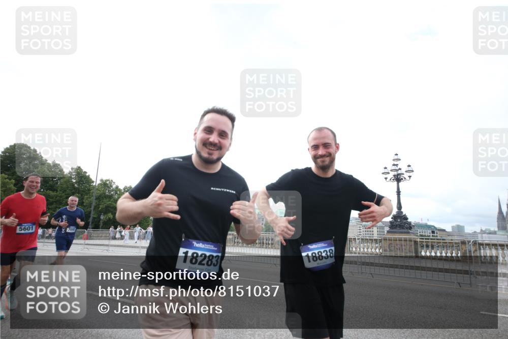 29.06.2025 - hella hamburg halbmarathon Jannik Wohlers http://msf.ph/oto/8151037 29.06.2025 10:31:39 Lombardsbrücke 1311, 2349, 2384, 2672, 2943, 3221, 3239, 3358, 3751, 3752, 3822, 4314, 4605, 4877, 4924, 5156, 5496, 5601, 5658, 5743, 6218, 6252, 6718, 6727, 7135, 7239, 7295, 7344, 7535, 7570, 7695, 7789, 7816, 7898, 8538, 11168, 11462, 12136, 12319, 12663, 12755, 13026, 14029, 14191, 14536, 14599, 15471, 16200, 17118, 17342, 17958, 18283, 18369, 18428, 18838, 18931 meine-sportfotos.de