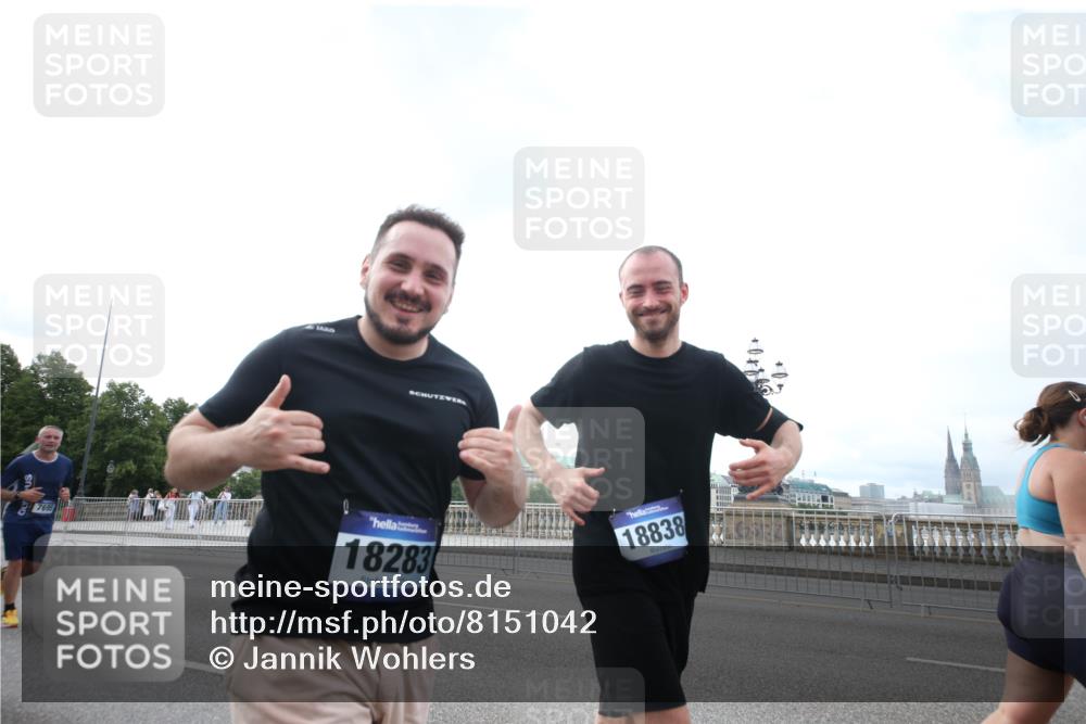29.06.2025 - hella hamburg halbmarathon Jannik Wohlers http://msf.ph/oto/8151042 29.06.2025 10:31:40 Lombardsbrücke 1311, 1987, 2349, 2384, 2672, 2943, 3221, 3239, 3358, 3752, 3822, 4314, 4605, 4924, 5156, 5496, 5601, 5658, 5743, 6218, 6252, 6718, 6727, 7135, 7239, 7295, 7344, 7535, 7570, 7695, 7789, 7816, 7898, 8538, 10248, 11168, 11462, 12136, 12319, 12663, 12755, 12936, 13026, 13959, 14029, 14105, 14191, 14536, 14599, 15471, 16200, 17118, 17342, 17958, 18283, 18369, 18428, 18838, 18931 meine-sportfotos.de