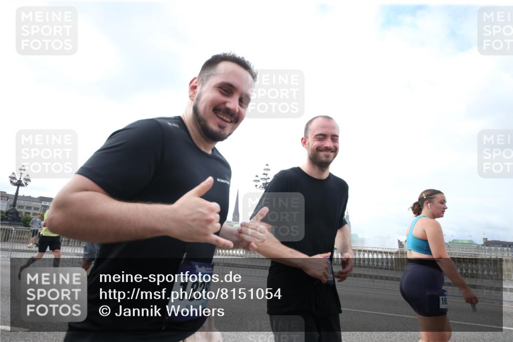 29.06.2025 - hella hamburg halbmarathon Jannik Wohlers http://msf.ph/oto/8151054 29.06.2025 10:31:40 Lombardsbrücke 1311, 1987, 2349, 2384, 2672, 2943, 3221, 3239, 3358, 3752, 3822, 4314, 4605, 4924, 5156, 5496, 5601, 5658, 5743, 6218, 6252, 6718, 6727, 7135, 7239, 7295, 7344, 7535, 7570, 7695, 7789, 7816, 7898, 8538, 10248, 11168, 11462, 12136, 12319, 12663, 12755, 12936, 13026, 13959, 14029, 14105, 14191, 14536, 14599, 15471, 16200, 17118, 17342, 17958, 18283, 18369, 18428, 18838, 18931 meine-sportfotos.de