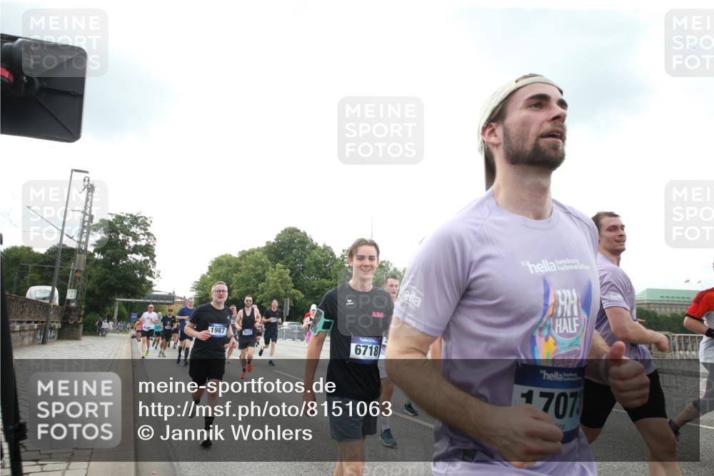 29.06.2025 - hella hamburg halbmarathon Jannik Wohlers http://msf.ph/oto/8151063 29.06.2025 10:31:51 Lombardsbrücke 1311, 1987, 2349, 2943, 3022, 3365, 3707, 3778, 3822, 4314, 4365, 4605, 4857, 4924, 5496, 5658, 5743, 6218, 6252, 7135, 7239, 7344, 7535, 7570, 7789, 8124, 8127, 8175, 8787, 8914, 8993, 9125, 9206, 9706, 9765, 10248, 10828, 10924, 11168, 11225, 11362, 11462, 11787, 11972, 12136, 12443, 12936, 13284, 13423, 13959, 13960, 14029, 14099, 14105, 14191, 14494, 14599, 15120, 15364, 15471, 15987, 16200, 17958, 18369, 18931 meine-sportfotos.de