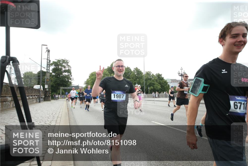 29.06.2025 - hella hamburg halbmarathon Jannik Wohlers http://msf.ph/oto/8151098 29.06.2025 10:31:52 Lombardsbrücke 1311, 1987, 2349, 2943, 3022, 3365, 3707, 3778, 3822, 4314, 4365, 4605, 4857, 4924, 5496, 5658, 5743, 6218, 6252, 7135, 7239, 7535, 7570, 7789, 8124, 8127, 8175, 8787, 8914, 8993, 9125, 9206, 9706, 9765, 10248, 10828, 10924, 11168, 11225, 11362, 11462, 11787, 11972, 12136, 12443, 12864, 12936, 13284, 13423, 13959, 13960, 14029, 14099, 14105, 14159, 14191, 14494, 14599, 15086, 15088, 15120, 15364, 15471, 15987, 16200, 17958 meine-sportfotos.de