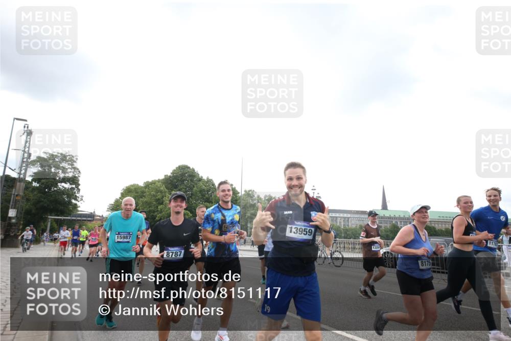 29.06.2025 - hella hamburg halbmarathon Jannik Wohlers http://msf.ph/oto/8151117 29.06.2025 10:31:57 Lombardsbrücke 1640, 1987, 2349, 2943, 3022, 3365, 3653, 3707, 3778, 4314, 4365, 4605, 4857, 5496, 5658, 5743, 5941, 6218, 6252, 6312, 6315, 7239, 7468, 7535, 7702, 8124, 8127, 8175, 8303, 8625, 8787, 8840, 8914, 8993, 9125, 9206, 9706, 9765, 10002, 10248, 10828, 10924, 11168, 11205, 11225, 11362, 11787, 11972, 12136, 12443, 12864, 12936, 13284, 13423, 13959, 13960, 14029, 14099, 14105, 14159, 14191, 14494, 14599, 14788, 14888, 15086, 15088, 15120, 15147, 15364, 15569, 15987 meine-sportfotos.de