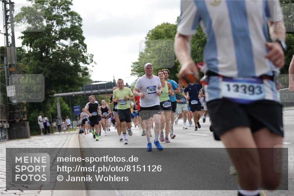 29.06.2025 - hella hamburg halbmarathon Jannik Wohlers http://msf.ph/oto/8151126 29.06.2025 10:14:30 Lombardsbrücke 1071, 1379, 1575, 2046, 2140, 2601, 2690, 3025, 3454, 3507, 3509, 3691, 3844, 4641, 5608, 5800, 5981, 6181, 6248, 6935, 7195, 7439, 8055, 8239, 8275, 8522, 8563, 8755, 8854, 9113, 9173, 9556, 9709, 9911, 10391, 10589, 10717, 10963, 11271, 11611, 11643, 12634, 13212, 13366, 13386, 13393, 13674, 13683, 14015, 14195, 14452, 14497, 14999, 15037, 15038, 15700, 16208, 16419, 17296, 17453, 17708, 17847, 18015, 18176 meine-sportfotos.de