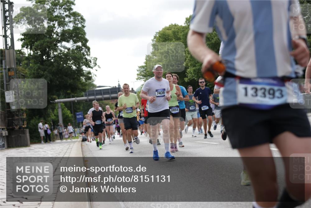 29.06.2025 - hella hamburg halbmarathon Jannik Wohlers http://msf.ph/oto/8151131 29.06.2025 10:14:30 Lombardsbrücke 1071, 1379, 1575, 2046, 2140, 2601, 2690, 3025, 3454, 3507, 3509, 3691, 3844, 4641, 5608, 5800, 5981, 6181, 6248, 6935, 7195, 7439, 8055, 8239, 8275, 8522, 8563, 8755, 8854, 9113, 9173, 9556, 9709, 9911, 10391, 10589, 10717, 10963, 11271, 11611, 11643, 12634, 13212, 13366, 13386, 13393, 13674, 13683, 14015, 14195, 14452, 14497, 14999, 15037, 15038, 15700, 16208, 16419, 17296, 17453, 17708, 17847, 18015, 18176 meine-sportfotos.de
