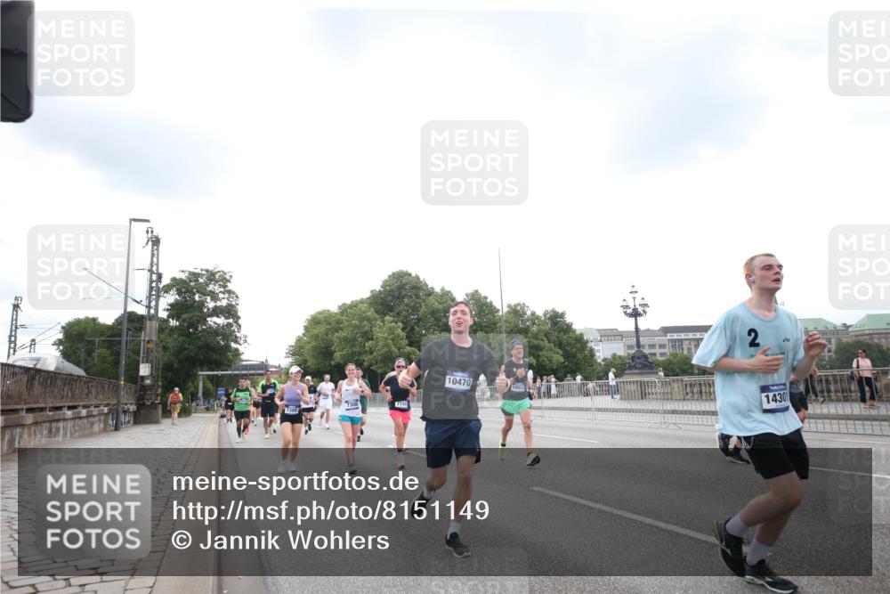 29.06.2025 - hella hamburg halbmarathon Jannik Wohlers http://msf.ph/oto/8151149 29.06.2025 10:32:17 Lombardsbrücke 1199, 1237, 2059, 3422, 3653, 3660, 3670, 3753, 4446, 5783, 5871, 6228, 6312, 6315, 7308, 7309, 7387, 7531, 7633, 7702, 7749, 7750, 9010, 9188, 10013, 10048, 10203, 10277, 10354, 10470, 10624, 10770, 11076, 11248, 12470, 12508, 13335, 14301, 15071, 15171, 15847, 15997, 16129, 16187, 16502, 16898, 16999, 17041, 17102, 17167, 17508, 18069, 18706, 18927, 19156 meine-sportfotos.de