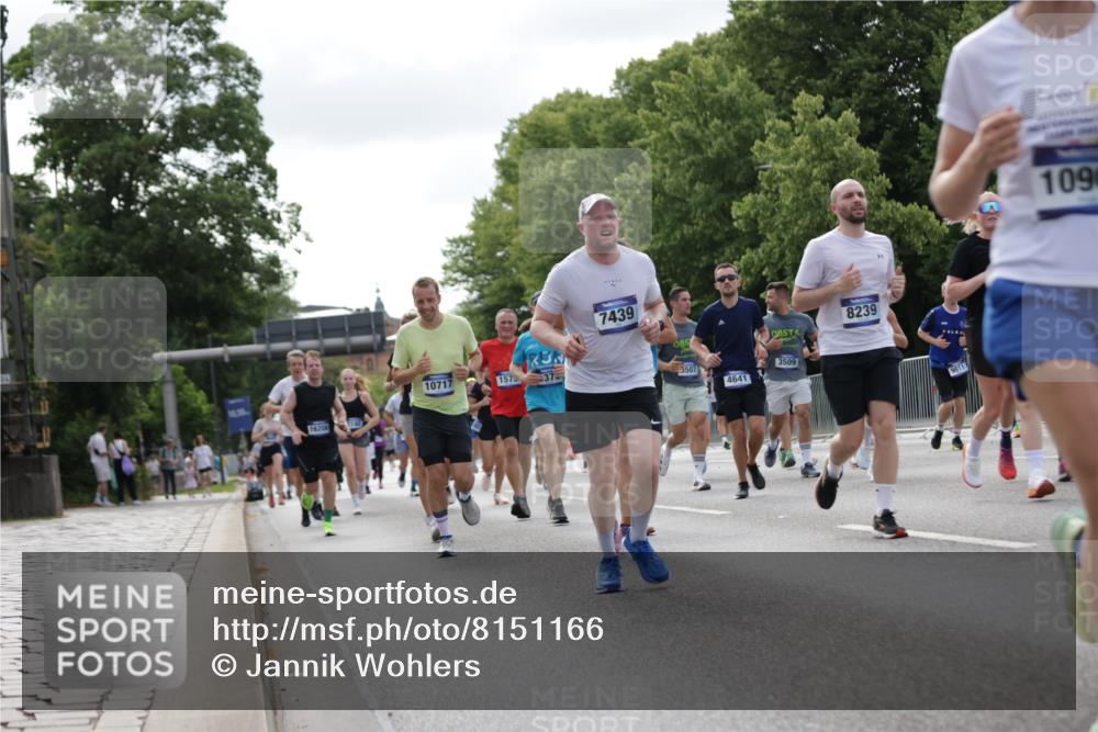 29.06.2025 - hella hamburg halbmarathon Jannik Wohlers http://msf.ph/oto/8151166 29.06.2025 10:14:31 Lombardsbrücke 1071, 1379, 1575, 2046, 2140, 2601, 2690, 3025, 3454, 3507, 3509, 3691, 3844, 4641, 5608, 5800, 5981, 6181, 6248, 6935, 7195, 7439, 8055, 8239, 8275, 8522, 8563, 8755, 8854, 9113, 9173, 9911, 10391, 10589, 10717, 10963, 11271, 11598, 11611, 11643, 12634, 13212, 13393, 13683, 14015, 14195, 14452, 14497, 14999, 15037, 15038, 15700, 16208, 16419, 17296, 17453, 17708, 17847, 18015, 18176 meine-sportfotos.de