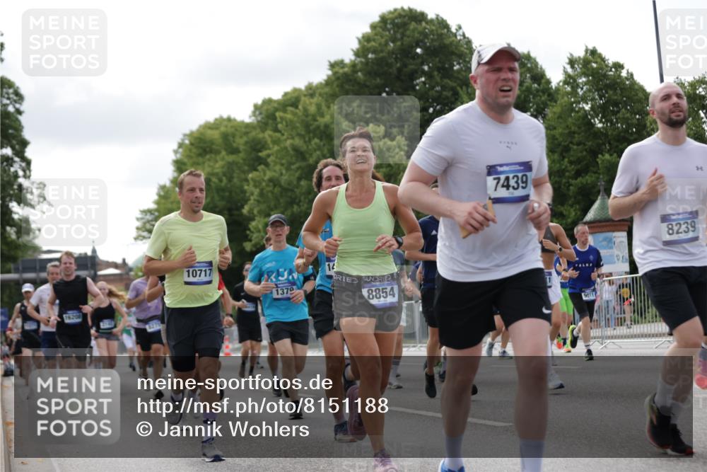 29.06.2025 - hella hamburg halbmarathon Jannik Wohlers http://msf.ph/oto/8151188 29.06.2025 10:14:32 Lombardsbrücke 1071, 1379, 1575, 2046, 2140, 2601, 2690, 3025, 3454, 3507, 3509, 3691, 3844, 4641, 5608, 5800, 6181, 6248, 6935, 7195, 7439, 8055, 8239, 8275, 8522, 8563, 8609, 8755, 8854, 9113, 9173, 9911, 10391, 10589, 10717, 10963, 11271, 11598, 11611, 11643, 11683, 12634, 13212, 13393, 13683, 14015, 14195, 14452, 14497, 14617, 14999, 15037, 15038, 15700, 16208, 16419, 17296, 17453, 17708, 17847, 18015, 18176 meine-sportfotos.de