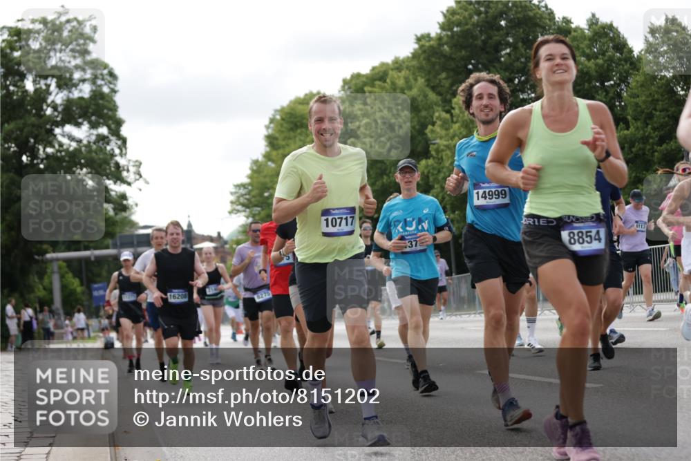 29.06.2025 - hella hamburg halbmarathon Jannik Wohlers http://msf.ph/oto/8151202 29.06.2025 10:14:33 Lombardsbrücke 1071, 1379, 1575, 2046, 2140, 2601, 2690, 3025, 3454, 3507, 3509, 3691, 3844, 4495, 4641, 5608, 5800, 6181, 6248, 6935, 7195, 7439, 7881, 8055, 8239, 8275, 8522, 8563, 8609, 8854, 9113, 9173, 9911, 10391, 10589, 10717, 10963, 11271, 11598, 11611, 11643, 11683, 12634, 13212, 13393, 13683, 14015, 14195, 14452, 14497, 14617, 14999, 15037, 15038, 15700, 16208, 16419, 17708, 17847, 18015, 18176 meine-sportfotos.de