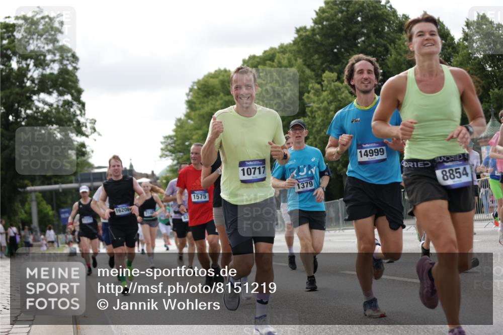 29.06.2025 - hella hamburg halbmarathon Jannik Wohlers http://msf.ph/oto/8151219 29.06.2025 10:14:33 Lombardsbrücke 1071, 1379, 1575, 2046, 2140, 2601, 2690, 3025, 3454, 3507, 3509, 3691, 3844, 4495, 4641, 5608, 5800, 6181, 6248, 6935, 7195, 7439, 7881, 8055, 8239, 8275, 8522, 8563, 8609, 8854, 9113, 9173, 9911, 10391, 10589, 10717, 10963, 11271, 11598, 11611, 11643, 11683, 12634, 13212, 13393, 13683, 14015, 14195, 14452, 14497, 14617, 14999, 15037, 15038, 15700, 16208, 16419, 17708, 17847, 18015, 18176 meine-sportfotos.de