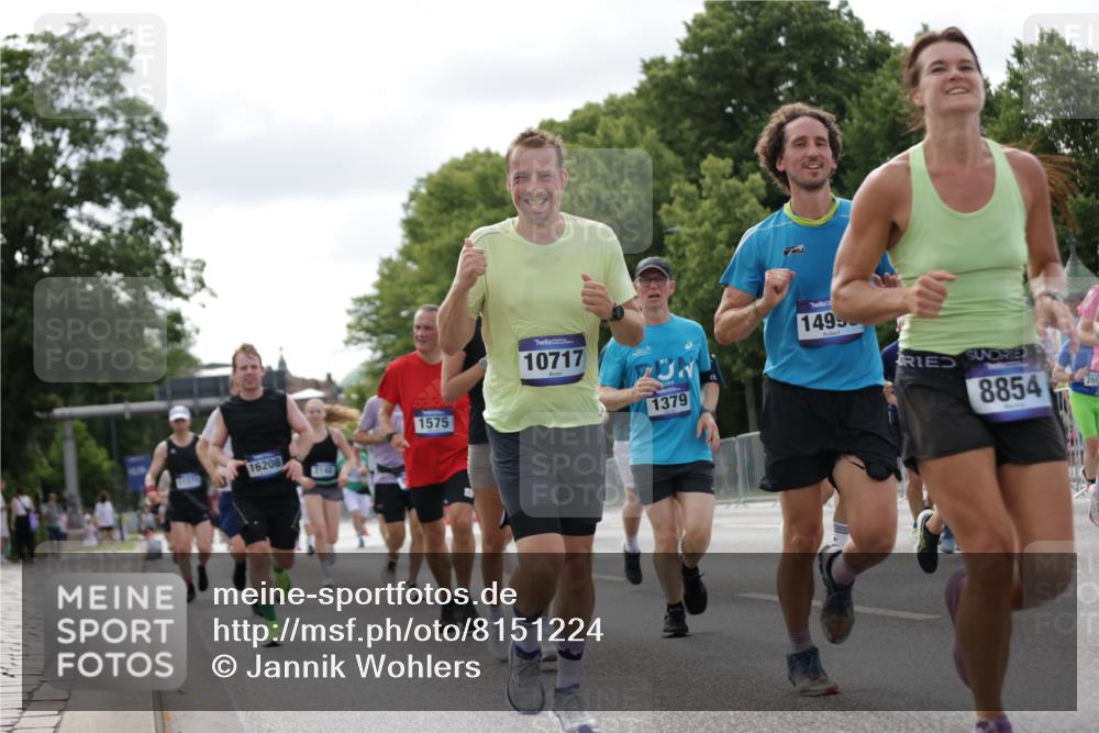 29.06.2025 - hella hamburg halbmarathon Jannik Wohlers http://msf.ph/oto/8151224 29.06.2025 10:14:33 Lombardsbrücke 1071, 1379, 1575, 2046, 2140, 2601, 2690, 3025, 3454, 3507, 3509, 3691, 3844, 4495, 4641, 5608, 5800, 6181, 6248, 6935, 7195, 7439, 7881, 8055, 8239, 8275, 8522, 8563, 8609, 8854, 9113, 9173, 9911, 10391, 10589, 10717, 10963, 11271, 11598, 11611, 11643, 11683, 12634, 13212, 13393, 13683, 14015, 14195, 14452, 14497, 14617, 14999, 15037, 15038, 15700, 16208, 16419, 17708, 17847, 18015, 18176 meine-sportfotos.de