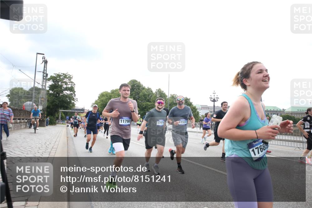 29.06.2025 - hella hamburg halbmarathon Jannik Wohlers http://msf.ph/oto/8151241 29.06.2025 10:35:11 Lombardsbrücke 1336, 1730, 1786, 1821, 2001, 2425, 2787, 3243, 4333, 4703, 4704, 4902, 4965, 5147, 5240, 5793, 6381, 6746, 6867, 7382, 8249, 8567, 9342, 9470, 9803, 9806, 9819, 10565, 10652, 11838, 11839, 12026, 12851, 13240, 13505, 13805, 13899, 14402, 14684, 15032, 16710, 17289, 17331, 17689, 17868, 17883, 17974, 17996, 17998, 18036, 18269, 18292, 18361, 18524, 18912 meine-sportfotos.de
