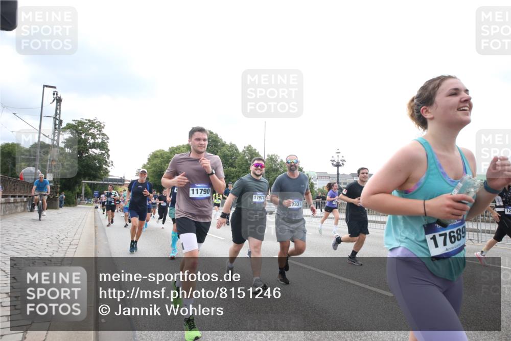 29.06.2025 - hella hamburg halbmarathon Jannik Wohlers http://msf.ph/oto/8151246 29.06.2025 10:35:11 Lombardsbrücke 1336, 1730, 1786, 1821, 2001, 2425, 2787, 3243, 4333, 4703, 4704, 4902, 4965, 5147, 5240, 5793, 6381, 6746, 6867, 7382, 8249, 8567, 9342, 9470, 9803, 9806, 9819, 10565, 10652, 11838, 11839, 12026, 12851, 13240, 13505, 13805, 13899, 14402, 14684, 15032, 16710, 17289, 17331, 17689, 17868, 17883, 17974, 17996, 17998, 18036, 18269, 18292, 18361, 18524, 18912 meine-sportfotos.de