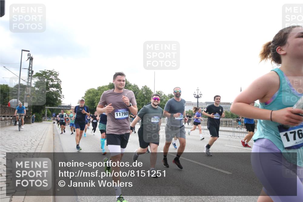 29.06.2025 - hella hamburg halbmarathon Jannik Wohlers http://msf.ph/oto/8151251 29.06.2025 10:35:11 Lombardsbrücke 1336, 1730, 1786, 1821, 2001, 2425, 2787, 3243, 4333, 4703, 4704, 4902, 4965, 5147, 5240, 5793, 6381, 6746, 6867, 7382, 8249, 8567, 9342, 9470, 9803, 9806, 9819, 10565, 10652, 11838, 11839, 12026, 12851, 13240, 13505, 13805, 13899, 14402, 14684, 15032, 16710, 17289, 17331, 17689, 17868, 17883, 17974, 17996, 17998, 18036, 18269, 18292, 18361, 18524, 18912 meine-sportfotos.de