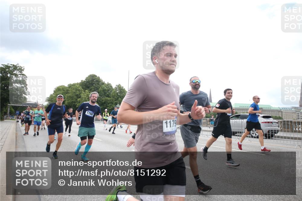 29.06.2025 - hella hamburg halbmarathon Jannik Wohlers http://msf.ph/oto/8151292 29.06.2025 10:35:12 Lombardsbrücke 1336, 1730, 1786, 1821, 2001, 2425, 2787, 3243, 4333, 4703, 4704, 4902, 4965, 5147, 5240, 5793, 6381, 6746, 6867, 7382, 8567, 9342, 9470, 9803, 9806, 9819, 10565, 10652, 12026, 12851, 13240, 13505, 13805, 13899, 14402, 14684, 15032, 16710, 17289, 17331, 17689, 17817, 17868, 17883, 17974, 17996, 17998, 18036, 18292, 18361, 18524, 18912 meine-sportfotos.de