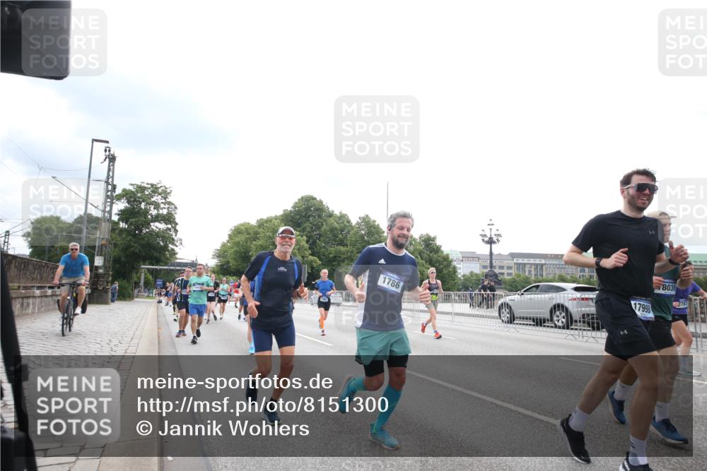 29.06.2025 - hella hamburg halbmarathon Jannik Wohlers http://msf.ph/oto/8151300 29.06.2025 10:35:13 Lombardsbrücke 1336, 1730, 1786, 1821, 2001, 2425, 2787, 3243, 4333, 4902, 4965, 5147, 5240, 5793, 6381, 6746, 6867, 7382, 8567, 9342, 9470, 9803, 9806, 9819, 10565, 10652, 12026, 12408, 12851, 13240, 13318, 13505, 13805, 13899, 14402, 14684, 15032, 16487, 16710, 17289, 17331, 17689, 17817, 17868, 17883, 17974, 17996, 17998, 18036, 18292, 18361, 18524, 18570, 18912 meine-sportfotos.de