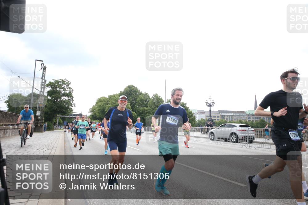 29.06.2025 - hella hamburg halbmarathon Jannik Wohlers http://msf.ph/oto/8151306 29.06.2025 10:35:13 Lombardsbrücke 1336, 1730, 1786, 1821, 2001, 2425, 2787, 3243, 4333, 4902, 4965, 5147, 5240, 5793, 6381, 6746, 6867, 7382, 8567, 9342, 9470, 9803, 9806, 9819, 10565, 10652, 12026, 12408, 12851, 13240, 13318, 13505, 13805, 13899, 14402, 14684, 15032, 16487, 16710, 17289, 17331, 17689, 17817, 17868, 17883, 17974, 17996, 17998, 18036, 18292, 18361, 18524, 18570, 18912 meine-sportfotos.de