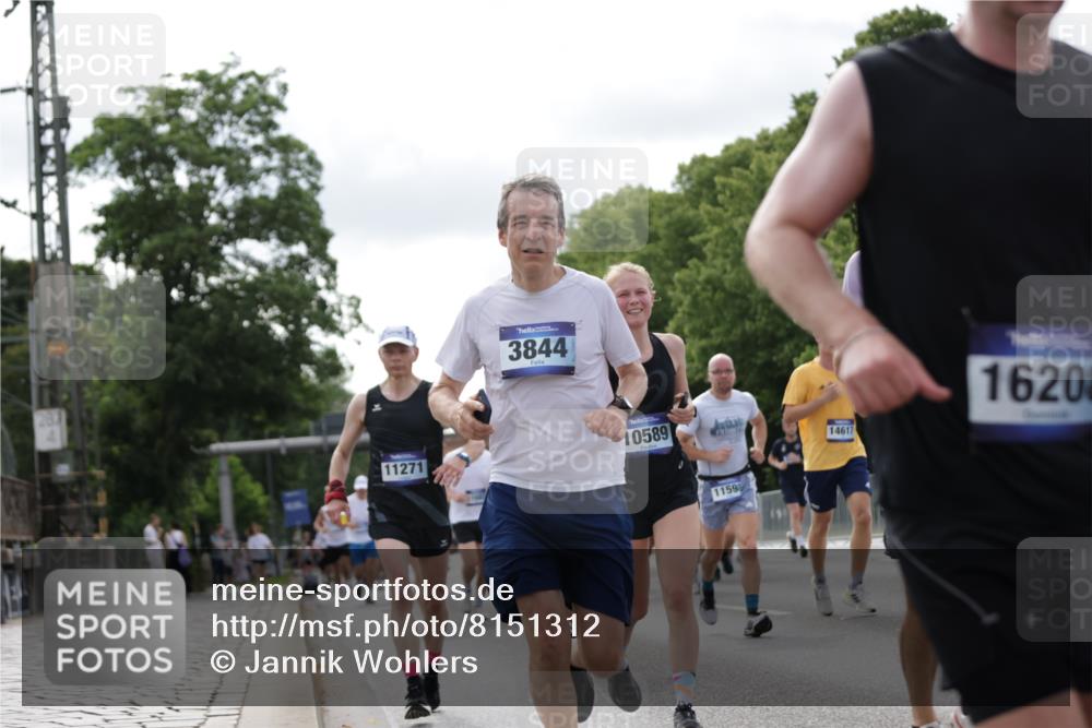 29.06.2025 - hella hamburg halbmarathon Jannik Wohlers http://msf.ph/oto/8151312 29.06.2025 10:14:36 Lombardsbrücke 1071, 1296, 1379, 1575, 1745, 2140, 2281, 2601, 2690, 3025, 3454, 3507, 3509, 3513, 3844, 4495, 4641, 5608, 5800, 6181, 6248, 7195, 7439, 7881, 8237, 8239, 8275, 8522, 8563, 8609, 8854, 9113, 9173, 9911, 9975, 10589, 10717, 10963, 11271, 11598, 11611, 11643, 11683, 12634, 13212, 13393, 13683, 14015, 14195, 14452, 14497, 14617, 14999, 15037, 15038, 15700, 16208, 16419, 17128, 17708, 17847, 18015, 18176 meine-sportfotos.de