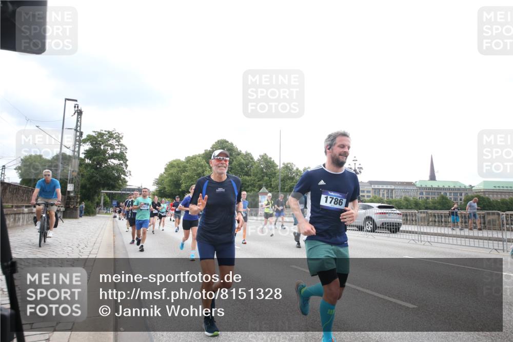 29.06.2025 - hella hamburg halbmarathon Jannik Wohlers http://msf.ph/oto/8151328 29.06.2025 10:35:13 Lombardsbrücke 1336, 1730, 1786, 1821, 2001, 2425, 2787, 3243, 4333, 4902, 4965, 5147, 5240, 5793, 6381, 6746, 6867, 7382, 8567, 9342, 9470, 9803, 9806, 9819, 10565, 10652, 12026, 12408, 12851, 13240, 13318, 13505, 13805, 13899, 14402, 14684, 15032, 16487, 16710, 17289, 17331, 17689, 17817, 17868, 17883, 17974, 17996, 17998, 18036, 18292, 18361, 18524, 18570, 18912 meine-sportfotos.de