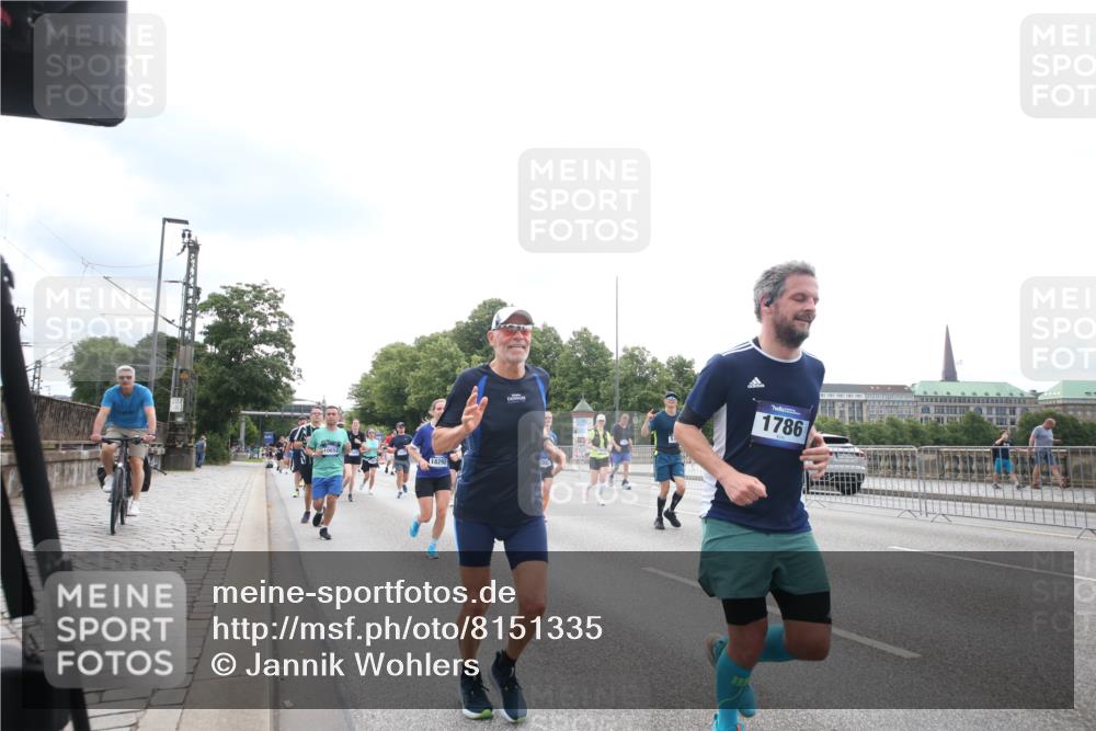 29.06.2025 - hella hamburg halbmarathon Jannik Wohlers http://msf.ph/oto/8151335 29.06.2025 10:35:13 Lombardsbrücke 1336, 1730, 1786, 1821, 2001, 2425, 2787, 3243, 4333, 4902, 4965, 5147, 5240, 5793, 6381, 6746, 6867, 7382, 8567, 9342, 9470, 9803, 9806, 9819, 10565, 10652, 12026, 12408, 12851, 13240, 13318, 13505, 13805, 13899, 14402, 14684, 15032, 16487, 16710, 17289, 17331, 17689, 17817, 17868, 17883, 17974, 17996, 17998, 18036, 18292, 18361, 18524, 18570, 18912 meine-sportfotos.de