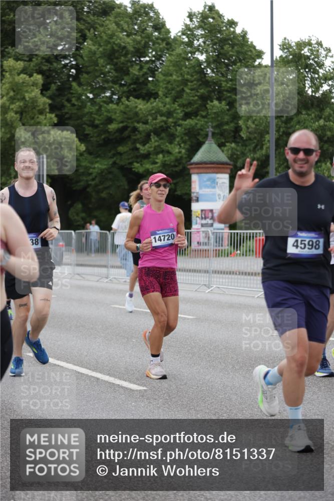 29.06.2025 - hella hamburg halbmarathon Jannik Wohlers http://msf.ph/oto/8151337 29.06.2025 10:51:36 Lombardsbrücke 1418, 1978, 3038, 4087, 4273, 4598, 4606, 5062, 6456, 6604, 7682, 8250, 8251, 8621, 9220, 9460, 9590, 9594, 9673, 9730, 10533, 10673, 11101, 11375, 12065, 12510, 12969, 14720, 14937, 14959, 15128, 16015, 16234, 17253, 17277, 17429, 17902, 18078, 18615, 18780, 18975 meine-sportfotos.de