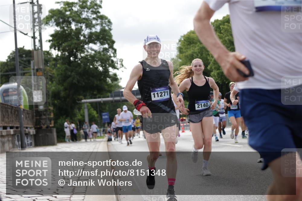 29.06.2025 - hella hamburg halbmarathon Jannik Wohlers http://msf.ph/oto/8151348 29.06.2025 10:14:38 Lombardsbrücke 1071, 1296, 1379, 1575, 1745, 2140, 2281, 2601, 2690, 3025, 3507, 3509, 3513, 3844, 4495, 4641, 5608, 5800, 6181, 6248, 6317, 7195, 7439, 7881, 8237, 8239, 8275, 8522, 8563, 8609, 8854, 9113, 9911, 9975, 10589, 10717, 10963, 11271, 11598, 11611, 11643, 11683, 12634, 13393, 13683, 13881, 14195, 14452, 14617, 14999, 15037, 15038, 16208, 16419, 17128, 17708, 17847, 18015, 18176 meine-sportfotos.de