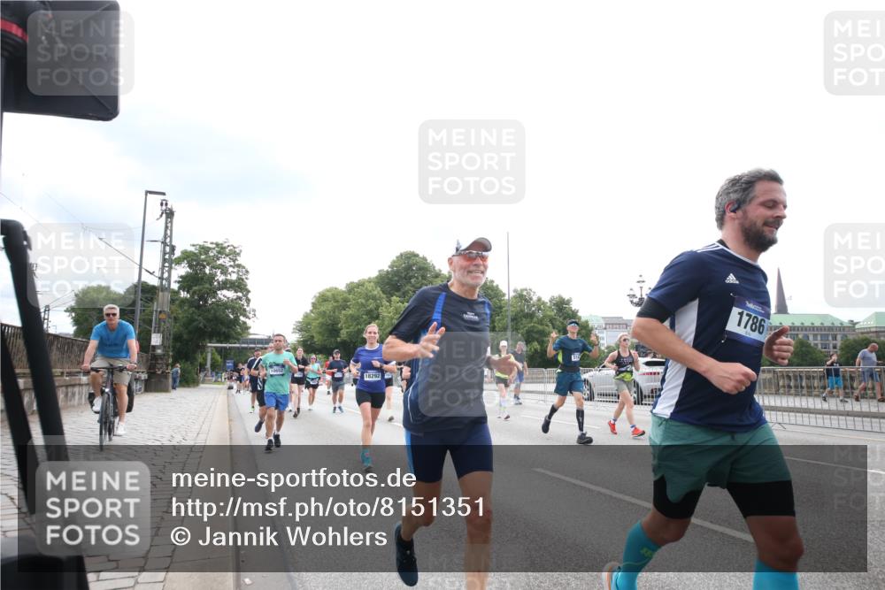 29.06.2025 - hella hamburg halbmarathon Jannik Wohlers http://msf.ph/oto/8151351 29.06.2025 10:35:13 Lombardsbrücke 1336, 1730, 1786, 1821, 2001, 2425, 2787, 3243, 4333, 4902, 4965, 5147, 5240, 5793, 6381, 6746, 6867, 7382, 8567, 9342, 9470, 9803, 9806, 9819, 10565, 10652, 12026, 12408, 12851, 13240, 13318, 13505, 13805, 13899, 14402, 14684, 15032, 16487, 16710, 17289, 17331, 17689, 17817, 17868, 17883, 17974, 17996, 17998, 18036, 18292, 18361, 18524, 18570, 18912 meine-sportfotos.de
