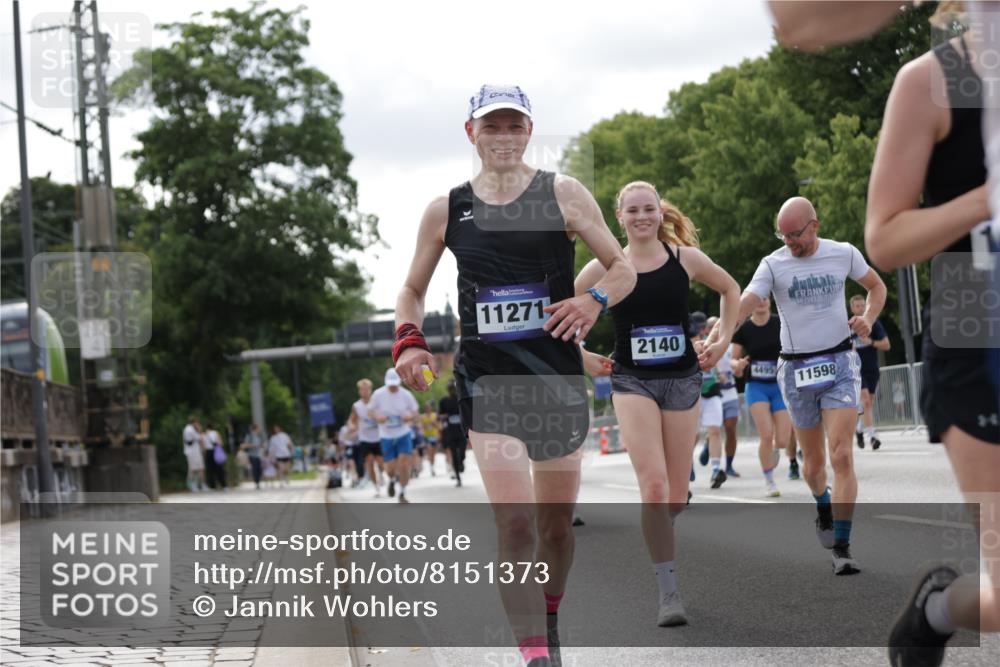 29.06.2025 - hella hamburg halbmarathon Jannik Wohlers http://msf.ph/oto/8151373 29.06.2025 10:14:38 Lombardsbrücke 1071, 1296, 1379, 1575, 1745, 2140, 2281, 2601, 2690, 3025, 3507, 3509, 3513, 3844, 4495, 4641, 5608, 5800, 6181, 6248, 6317, 7195, 7439, 7881, 8237, 8239, 8275, 8522, 8563, 8609, 8854, 9113, 9911, 9975, 10589, 10717, 10963, 11271, 11598, 11611, 11643, 11683, 12634, 13393, 13683, 13881, 14195, 14452, 14617, 14999, 15037, 15038, 16208, 16419, 17128, 17708, 17847, 18015, 18176 meine-sportfotos.de