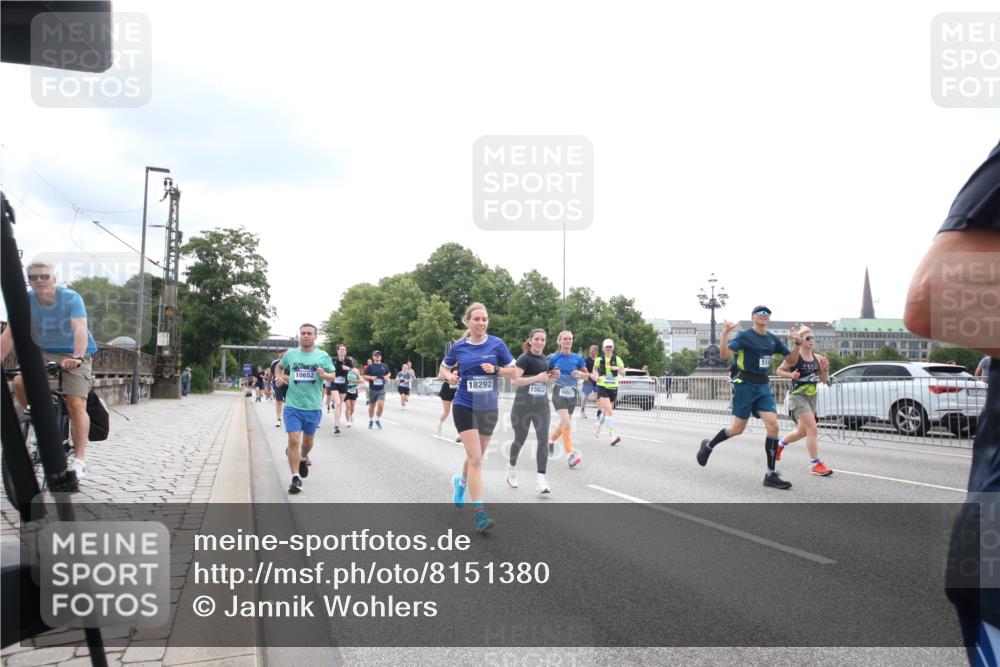 29.06.2025 - hella hamburg halbmarathon Jannik Wohlers http://msf.ph/oto/8151380 29.06.2025 10:35:14 Lombardsbrücke 1336, 1730, 1786, 1821, 2001, 2425, 2787, 3243, 4333, 4902, 4965, 5147, 5240, 5793, 6021, 6381, 6746, 6867, 7382, 8333, 8567, 9342, 9470, 9803, 9806, 9819, 10567, 10652, 12026, 12097, 12408, 12851, 13240, 13318, 13505, 13805, 13899, 14402, 14684, 15032, 16487, 16710, 17289, 17331, 17689, 17817, 17868, 17883, 17974, 17996, 17998, 18036, 18292, 18361, 18524, 18570, 18912 meine-sportfotos.de