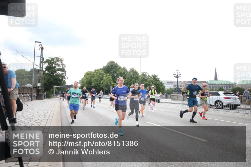 29.06.2025 - hella hamburg halbmarathon Jannik Wohlers http://msf.ph/oto/8151386 29.06.2025 10:35:14 Lombardsbrücke 1336, 1730, 1786, 1821, 2001, 2425, 2787, 3243, 4333, 4902, 4965, 5147, 5240, 5793, 6021, 6381, 6746, 6867, 7382, 8333, 8567, 9342, 9470, 9803, 9806, 9819, 10567, 10652, 12026, 12097, 12408, 12851, 13240, 13318, 13505, 13805, 13899, 14402, 14684, 15032, 16487, 16710, 17289, 17331, 17689, 17817, 17868, 17883, 17974, 17996, 17998, 18036, 18292, 18361, 18524, 18570, 18912 meine-sportfotos.de