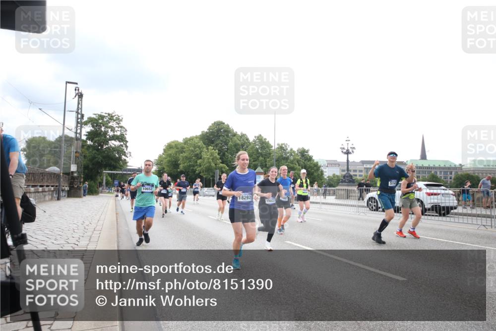 29.06.2025 - hella hamburg halbmarathon Jannik Wohlers http://msf.ph/oto/8151390 29.06.2025 10:35:14 Lombardsbrücke 1336, 1730, 1786, 1821, 2001, 2425, 2787, 3243, 4333, 4902, 4965, 5147, 5240, 5793, 6021, 6381, 6746, 6867, 7382, 8333, 8567, 9342, 9470, 9803, 9806, 9819, 10567, 10652, 12026, 12097, 12408, 12851, 13240, 13318, 13505, 13805, 13899, 14402, 14684, 15032, 16487, 16710, 17289, 17331, 17689, 17817, 17868, 17883, 17974, 17996, 17998, 18036, 18292, 18361, 18524, 18570, 18912 meine-sportfotos.de