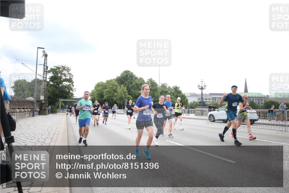 29.06.2025 - hella hamburg halbmarathon Jannik Wohlers http://msf.ph/oto/8151396 29.06.2025 10:35:14 Lombardsbrücke 1336, 1730, 1786, 1821, 2001, 2425, 2787, 3243, 4333, 4902, 4965, 5147, 5240, 5793, 6021, 6381, 6746, 6867, 7382, 8333, 8567, 9342, 9470, 9803, 9806, 9819, 10567, 10652, 12026, 12097, 12408, 12851, 13240, 13318, 13505, 13805, 13899, 14402, 14684, 15032, 16487, 16710, 17289, 17331, 17689, 17817, 17868, 17883, 17974, 17996, 17998, 18036, 18292, 18361, 18524, 18570, 18912 meine-sportfotos.de