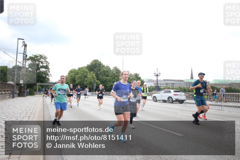 29.06.2025 - hella hamburg halbmarathon Jannik Wohlers http://msf.ph/oto/8151411 29.06.2025 10:35:14 Lombardsbrücke 1336, 1730, 1786, 1821, 2001, 2425, 2787, 3243, 4333, 4902, 4965, 5147, 5240, 5793, 6021, 6381, 6746, 6867, 7382, 8333, 8567, 9342, 9470, 9803, 9806, 9819, 10567, 10652, 12026, 12097, 12408, 12851, 13240, 13318, 13505, 13805, 13899, 14402, 14684, 15032, 16487, 16710, 17289, 17331, 17689, 17817, 17868, 17883, 17974, 17996, 17998, 18036, 18292, 18361, 18524, 18570, 18912 meine-sportfotos.de