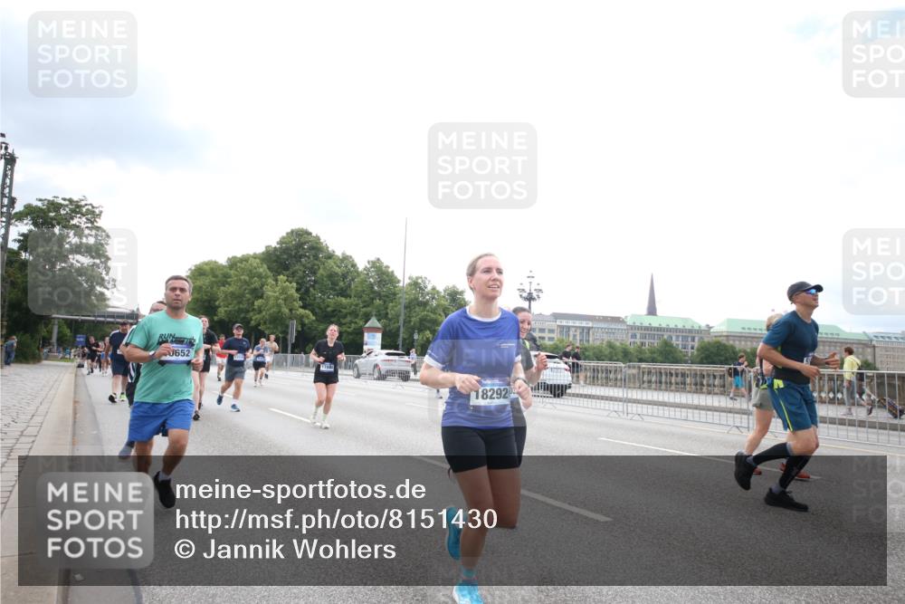 29.06.2025 - hella hamburg halbmarathon Jannik Wohlers http://msf.ph/oto/8151430 29.06.2025 10:35:15 Lombardsbrücke 1108, 1336, 1730, 1786, 2001, 2425, 2787, 2811, 3243, 4333, 4902, 4965, 5147, 5240, 6021, 6381, 6746, 6867, 7304, 7382, 8333, 8567, 9342, 9470, 9803, 9806, 9819, 10119, 10567, 10652, 12026, 12097, 12408, 12851, 13240, 13318, 13505, 13805, 13899, 14402, 14684, 15032, 16487, 16710, 17289, 17331, 17689, 17817, 17868, 17883, 17974, 17996, 17998, 18036, 18292, 18361, 18524, 18570, 18912 meine-sportfotos.de