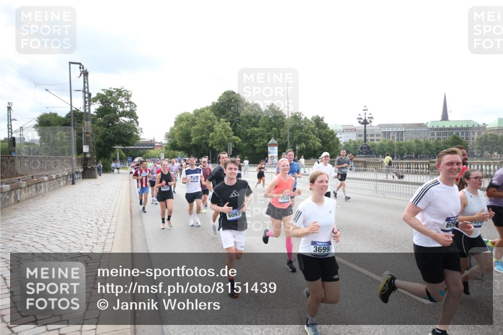 29.06.2025 - hella hamburg halbmarathon Jannik Wohlers http://msf.ph/oto/8151439 29.06.2025 10:35:50 Lombardsbrücke 1008, 1010, 1102, 1775, 1780, 1835, 2870, 3404, 3699, 3741, 3877, 4245, 4326, 4442, 4937, 5246, 5427, 5540, 5573, 5666, 5809, 5919, 6092, 6093, 6184, 6417, 6896, 7086, 7111, 7140, 7275, 7575, 7576, 8356, 8498, 8581, 9229, 9978, 10146, 10336, 10341, 10577, 11010, 11541, 12343, 12660, 12661, 13227, 13422, 13600, 13602, 13679, 14134, 14249, 14251, 14296, 15075, 15078, 15234, 15248, 15370, 15587, 15617, 15618, 15676, 15677, 15876 meine-sportfotos.de