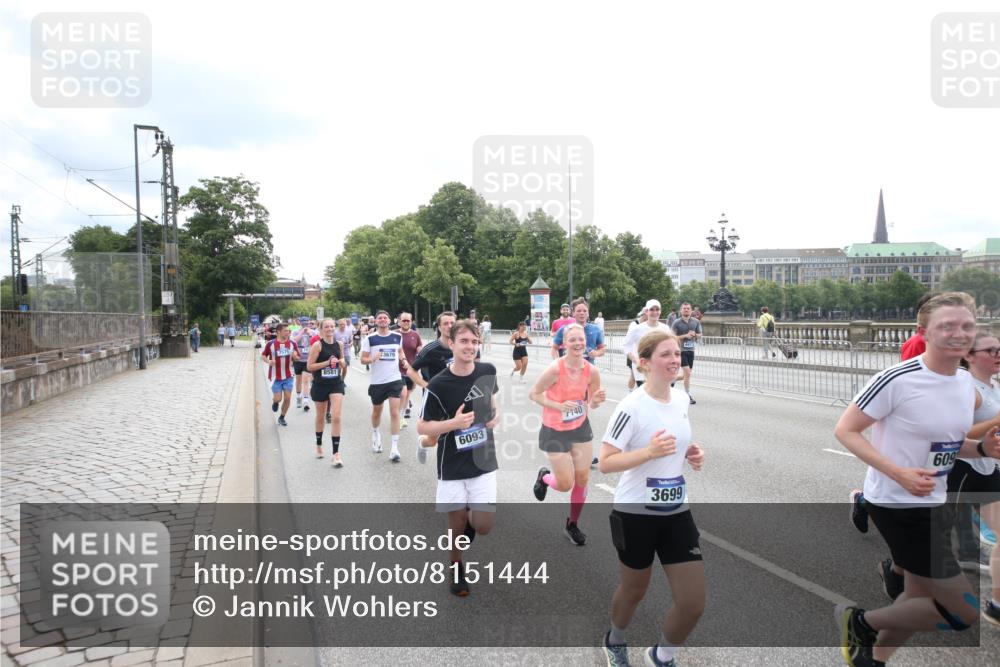 29.06.2025 - hella hamburg halbmarathon Jannik Wohlers http://msf.ph/oto/8151444 29.06.2025 10:35:50 Lombardsbrücke 1008, 1010, 1102, 1775, 1780, 1835, 2870, 3404, 3699, 3741, 3877, 4245, 4326, 4442, 4937, 5246, 5427, 5540, 5573, 5666, 5809, 5919, 6092, 6093, 6184, 6417, 6896, 7086, 7111, 7140, 7275, 7575, 7576, 8356, 8498, 8581, 9229, 9978, 10146, 10336, 10341, 10577, 11010, 11541, 12343, 12660, 12661, 13227, 13422, 13600, 13602, 13679, 14134, 14249, 14251, 14296, 15075, 15078, 15234, 15248, 15370, 15587, 15617, 15618, 15676, 15677, 15876 meine-sportfotos.de