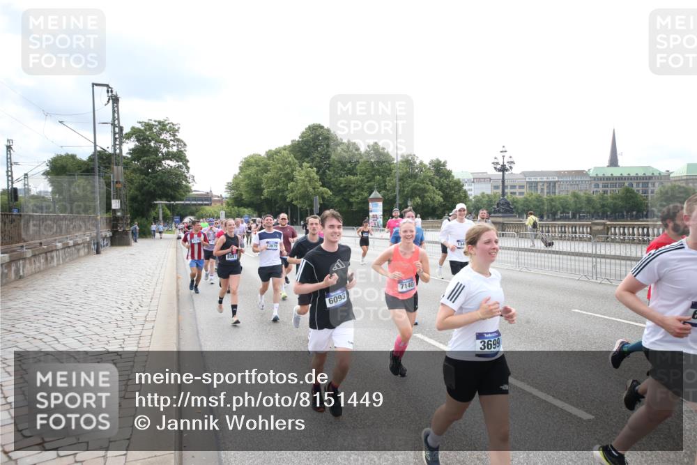 29.06.2025 - hella hamburg halbmarathon Jannik Wohlers http://msf.ph/oto/8151449 29.06.2025 10:35:50 Lombardsbrücke 1008, 1010, 1102, 1775, 1780, 1835, 2870, 3404, 3699, 3741, 3877, 4245, 4326, 4442, 4937, 5246, 5427, 5540, 5573, 5666, 5809, 5919, 6092, 6093, 6184, 6417, 6896, 7086, 7111, 7140, 7275, 7575, 7576, 8356, 8498, 8581, 9229, 9978, 10146, 10336, 10341, 10577, 11010, 11541, 12343, 12660, 12661, 13227, 13422, 13600, 13602, 13679, 14134, 14249, 14251, 14296, 15075, 15078, 15234, 15248, 15370, 15587, 15617, 15618, 15676, 15677, 15876 meine-sportfotos.de