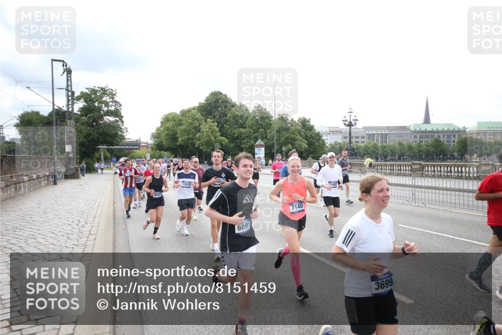 29.06.2025 - hella hamburg halbmarathon Jannik Wohlers http://msf.ph/oto/8151459 29.06.2025 10:35:51 Lombardsbrücke 1008, 1010, 1102, 1775, 1780, 1835, 2870, 3398, 3404, 3699, 3741, 3877, 4245, 4326, 4442, 4937, 5012, 5246, 5427, 5540, 5573, 5666, 5809, 5919, 6092, 6093, 6184, 6417, 6896, 7086, 7111, 7140, 7275, 7575, 7576, 8356, 8498, 8581, 9117, 9229, 9978, 10112, 10146, 10336, 10341, 10577, 11010, 11541, 12343, 12660, 12661, 13227, 13422, 13600, 13602, 13679, 14249, 14251, 14296, 15075, 15078, 15234, 15248, 15370, 15587, 15617, 15618, 15676, 15677, 15876 meine-sportfotos.de