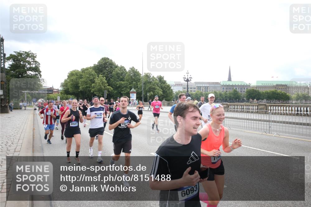 29.06.2025 - hella hamburg halbmarathon Jannik Wohlers http://msf.ph/oto/8151488 29.06.2025 10:35:51 Lombardsbrücke 1008, 1010, 1102, 1775, 1780, 1835, 2870, 3398, 3404, 3699, 3741, 3877, 4245, 4326, 4442, 4937, 5012, 5246, 5427, 5540, 5573, 5666, 5809, 5919, 6092, 6093, 6184, 6417, 6896, 7086, 7111, 7140, 7275, 7575, 7576, 8356, 8498, 8581, 9117, 9229, 9978, 10112, 10146, 10336, 10341, 10577, 11010, 11541, 12343, 12660, 12661, 13227, 13422, 13600, 13602, 13679, 14249, 14251, 14296, 15075, 15078, 15234, 15248, 15370, 15587, 15617, 15618, 15676, 15677, 15876 meine-sportfotos.de