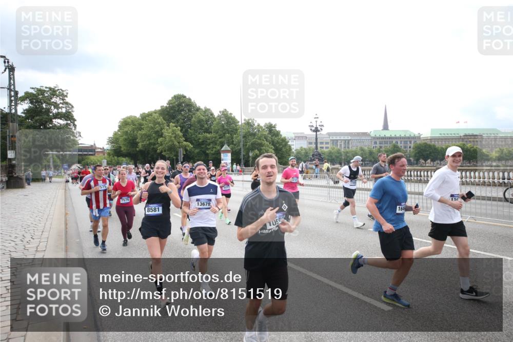 29.06.2025 - hella hamburg halbmarathon Jannik Wohlers http://msf.ph/oto/8151519 29.06.2025 10:35:52 Lombardsbrücke 1008, 1010, 1102, 1775, 1780, 1835, 2870, 3398, 3404, 3699, 3741, 3877, 4245, 4326, 4442, 4937, 5012, 5246, 5427, 5540, 5573, 5666, 5809, 5919, 6092, 6093, 6417, 6896, 7086, 7111, 7140, 7275, 7575, 7576, 8356, 8498, 8530, 8581, 9117, 9229, 9978, 10024, 10112, 10146, 10336, 10341, 10577, 11010, 11541, 11637, 12343, 12660, 12661, 13227, 13422, 13600, 13679, 14249, 14251, 14296, 15075, 15078, 15234, 15248, 15370, 15587, 15617, 15618, 15676, 15677, 15876 meine-sportfotos.de