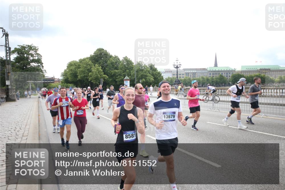 29.06.2025 - hella hamburg halbmarathon Jannik Wohlers http://msf.ph/oto/8151552 29.06.2025 10:35:52 Lombardsbrücke 1008, 1010, 1102, 1775, 1780, 1835, 2870, 3398, 3404, 3699, 3741, 3877, 4245, 4326, 4442, 4937, 5012, 5246, 5427, 5540, 5573, 5666, 5809, 5919, 6092, 6093, 6417, 6896, 7086, 7111, 7140, 7275, 7575, 7576, 8356, 8498, 8530, 8581, 9117, 9229, 9978, 10024, 10112, 10146, 10336, 10341, 10577, 11010, 11541, 11637, 12343, 12660, 12661, 13227, 13422, 13600, 13679, 14249, 14251, 14296, 15075, 15078, 15234, 15248, 15370, 15587, 15617, 15618, 15676, 15677, 15876 meine-sportfotos.de