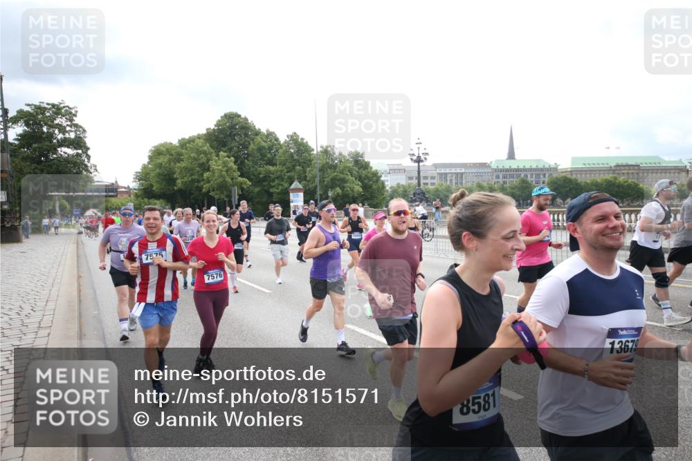 29.06.2025 - hella hamburg halbmarathon Jannik Wohlers http://msf.ph/oto/8151571 29.06.2025 10:35:53 Lombardsbrücke 1008, 1010, 1102, 1780, 1835, 2870, 3398, 3404, 3699, 3741, 3877, 4245, 4326, 4442, 4937, 5012, 5246, 5427, 5540, 5573, 5666, 5747, 5809, 5919, 6092, 6093, 6417, 6896, 7086, 7111, 7140, 7275, 7575, 7576, 8356, 8498, 8530, 8581, 9115, 9117, 9229, 9978, 10024, 10112, 10146, 10336, 10341, 10577, 10984, 11010, 11541, 11637, 12343, 12493, 12660, 12661, 13227, 13422, 13600, 13679, 14249, 14251, 14296, 15075, 15078, 15234, 15370, 15587, 15617, 15618, 15676, 15677, 15876 meine-sportfotos.de