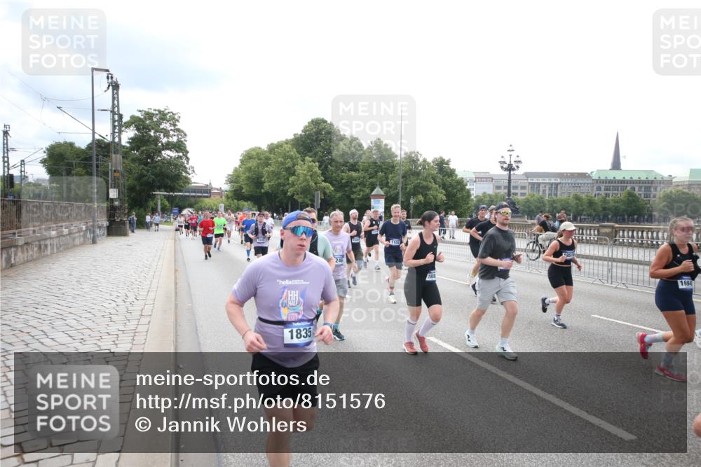 29.06.2025 - hella hamburg halbmarathon Jannik Wohlers http://msf.ph/oto/8151576 29.06.2025 10:35:54 Lombardsbrücke 1008, 1010, 1102, 1224, 1780, 1835, 2870, 3398, 3404, 3699, 3741, 3877, 4245, 4442, 4937, 5012, 5246, 5427, 5540, 5573, 5666, 5747, 5809, 5919, 6092, 6093, 6417, 6667, 6896, 7086, 7111, 7140, 7275, 7575, 7576, 8498, 8530, 8581, 9115, 9117, 9229, 9978, 10024, 10112, 10146, 10336, 10341, 10577, 10984, 11010, 11541, 11637, 12343, 12493, 12660, 12661, 13227, 13422, 13600, 13679, 14249, 14251, 14296, 15075, 15078, 15234, 15370, 15587, 15617, 15618, 15676, 15677, 15876 meine-sportfotos.de