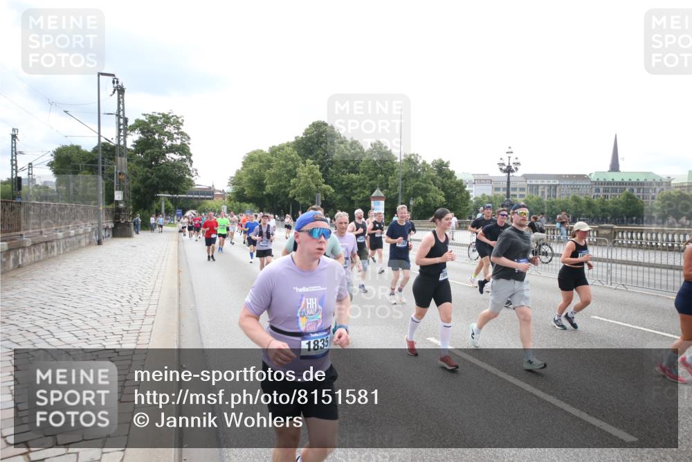 29.06.2025 - hella hamburg halbmarathon Jannik Wohlers http://msf.ph/oto/8151581 29.06.2025 10:35:54 Lombardsbrücke 1008, 1010, 1102, 1224, 1780, 1835, 2870, 3398, 3404, 3699, 3741, 3877, 4245, 4442, 4937, 5012, 5246, 5427, 5540, 5573, 5666, 5747, 5809, 5919, 6092, 6093, 6417, 6667, 6896, 7086, 7111, 7140, 7275, 7575, 7576, 8498, 8530, 8581, 9115, 9117, 9229, 9978, 10024, 10112, 10146, 10336, 10341, 10577, 10984, 11010, 11541, 11637, 12343, 12493, 12660, 12661, 13227, 13422, 13600, 13679, 14249, 14251, 14296, 15075, 15078, 15234, 15370, 15587, 15617, 15618, 15676, 15677, 15876 meine-sportfotos.de