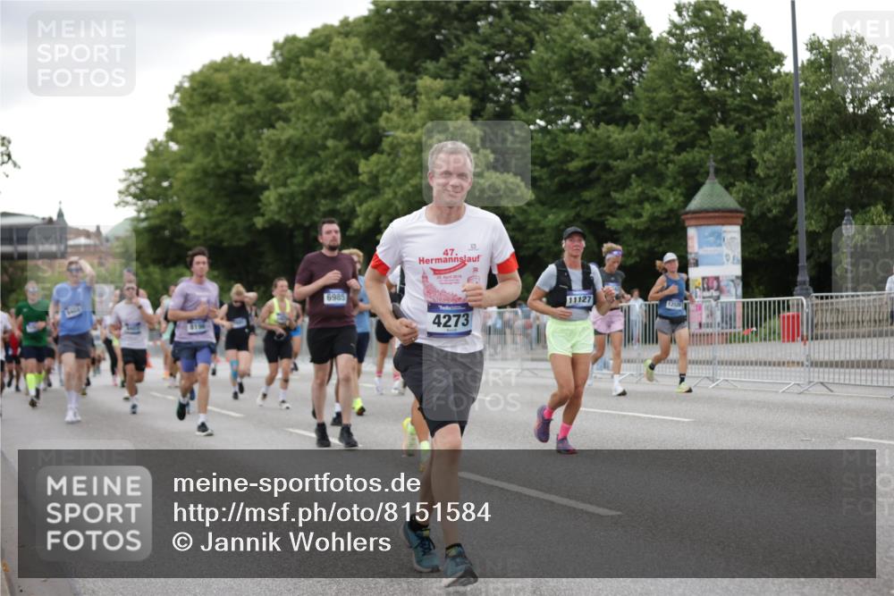 29.06.2025 - hella hamburg halbmarathon Jannik Wohlers http://msf.ph/oto/8151584 29.06.2025 10:51:45 Lombardsbrücke 1418, 1978, 3038, 4087, 4273, 4436, 4598, 4606, 4815, 5062, 5262, 6386, 6403, 6404, 6406, 6456, 6985, 7690, 7691, 8194, 8196, 8250, 8251, 8621, 9368, 9460, 9730, 10342, 10634, 10673, 10884, 11126, 11127, 11375, 11736, 11899, 11974, 12089, 12247, 12510, 12525, 12969, 13094, 13538, 14215, 14235, 14720, 16015, 16234, 16262, 16492, 16973, 17253, 17277, 17326, 17327, 18078, 18221, 18756, 18817 meine-sportfotos.de