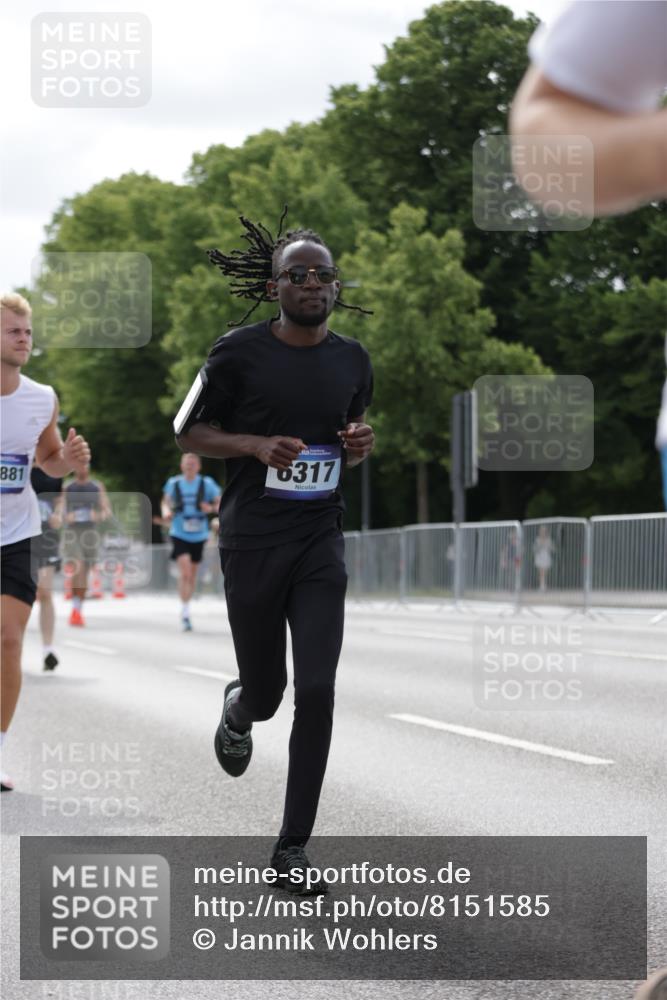 29.06.2025 - hella hamburg halbmarathon Jannik Wohlers http://msf.ph/oto/8151585 29.06.2025 10:14:46 Lombardsbrücke 1296, 1379, 1524, 1575, 1745, 2140, 2281, 3507, 3509, 3513, 3650, 3844, 4495, 4641, 5271, 5800, 5986, 6181, 6248, 6317, 7452, 7881, 8237, 8256, 8275, 8563, 8609, 9113, 9847, 9911, 9975, 10589, 10717, 11271, 11598, 11611, 11683, 12524, 12634, 13683, 13881, 14617, 14999, 15037, 15038, 16208, 16419, 17128, 17708, 17847, 18769, 18800, 18939 meine-sportfotos.de