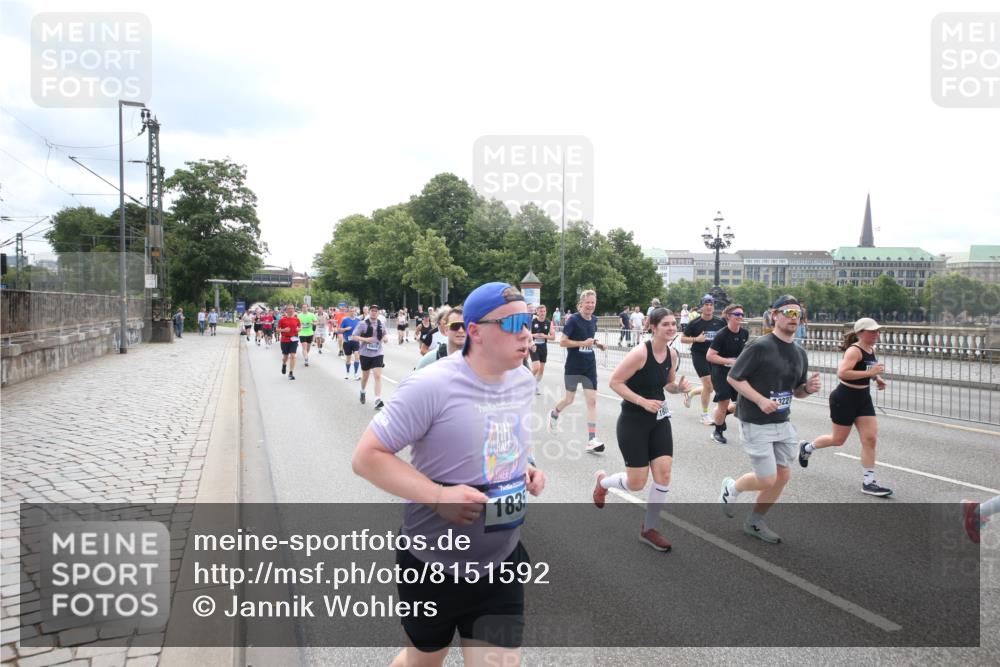29.06.2025 - hella hamburg halbmarathon Jannik Wohlers http://msf.ph/oto/8151592 29.06.2025 10:35:55 Lombardsbrücke 1008, 1010, 1102, 1224, 1780, 1835, 3398, 3404, 3699, 3741, 4245, 4442, 4937, 5012, 5246, 5427, 5540, 5573, 5666, 5747, 5809, 5919, 6092, 6093, 6417, 6667, 6896, 7086, 7111, 7140, 7275, 7575, 7576, 7632, 8498, 8530, 8581, 9115, 9117, 9229, 9978, 10024, 10112, 10146, 10336, 10341, 10577, 10984, 11010, 11541, 11637, 12343, 12493, 12660, 12661, 13227, 13422, 13600, 13679, 14251, 14296, 15075, 15078, 15234, 15370, 15587, 15617, 15618, 15676, 15677, 15876 meine-sportfotos.de