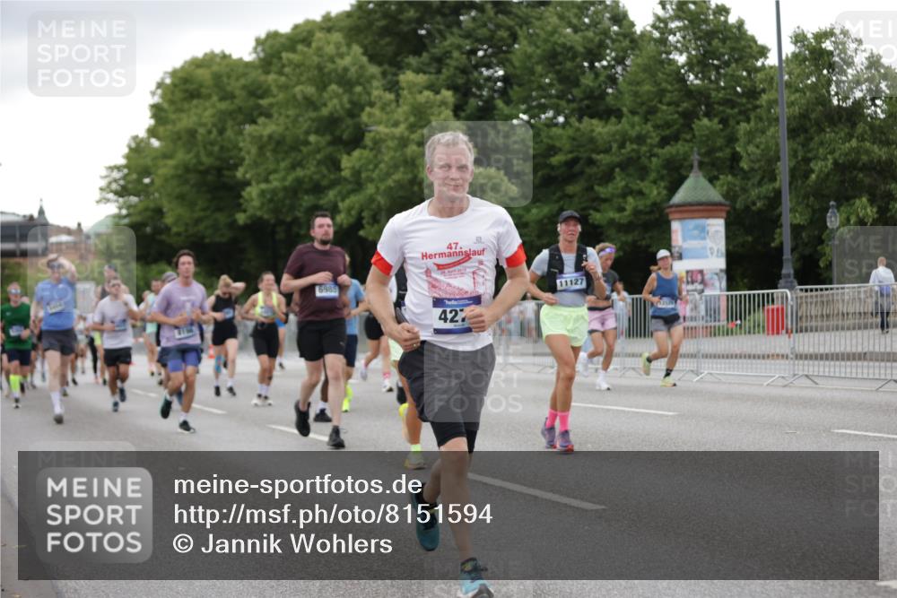 29.06.2025 - hella hamburg halbmarathon Jannik Wohlers http://msf.ph/oto/8151594 29.06.2025 10:51:45 Lombardsbrücke 1418, 1978, 3038, 4087, 4273, 4436, 4598, 4606, 4815, 5062, 5262, 6386, 6403, 6404, 6406, 6456, 6985, 7690, 7691, 8194, 8196, 8250, 8251, 8621, 9368, 9460, 9730, 10342, 10634, 10673, 10884, 11126, 11127, 11375, 11736, 11899, 11974, 12089, 12247, 12510, 12525, 12969, 13094, 13538, 14215, 14235, 14720, 16015, 16234, 16262, 16492, 16973, 17253, 17277, 17326, 17327, 18078, 18221, 18756, 18817 meine-sportfotos.de