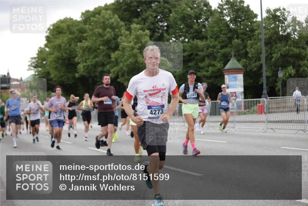 29.06.2025 - hella hamburg halbmarathon Jannik Wohlers http://msf.ph/oto/8151599 29.06.2025 10:51:45 Lombardsbrücke 1418, 1978, 3038, 4087, 4273, 4436, 4598, 4606, 4815, 5062, 5262, 6386, 6403, 6404, 6406, 6456, 6985, 7690, 7691, 8194, 8196, 8250, 8251, 8621, 9368, 9460, 9730, 10342, 10634, 10673, 10884, 11126, 11127, 11375, 11736, 11899, 11974, 12089, 12247, 12510, 12525, 12969, 13094, 13538, 14215, 14235, 14720, 16015, 16234, 16262, 16492, 16973, 17253, 17277, 17326, 17327, 18078, 18221, 18756, 18817 meine-sportfotos.de